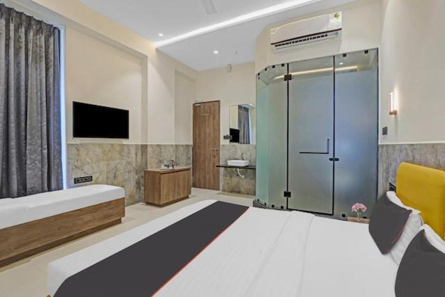 Hotel Gold Palace Inn Surat Zewnętrze zdjęcie