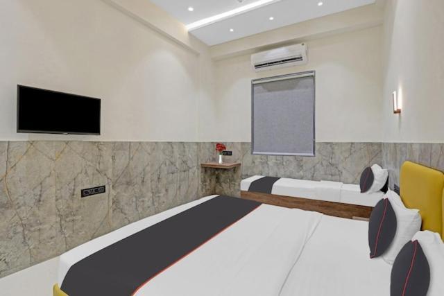 Hotel Gold Palace Inn Surat Zewnętrze zdjęcie