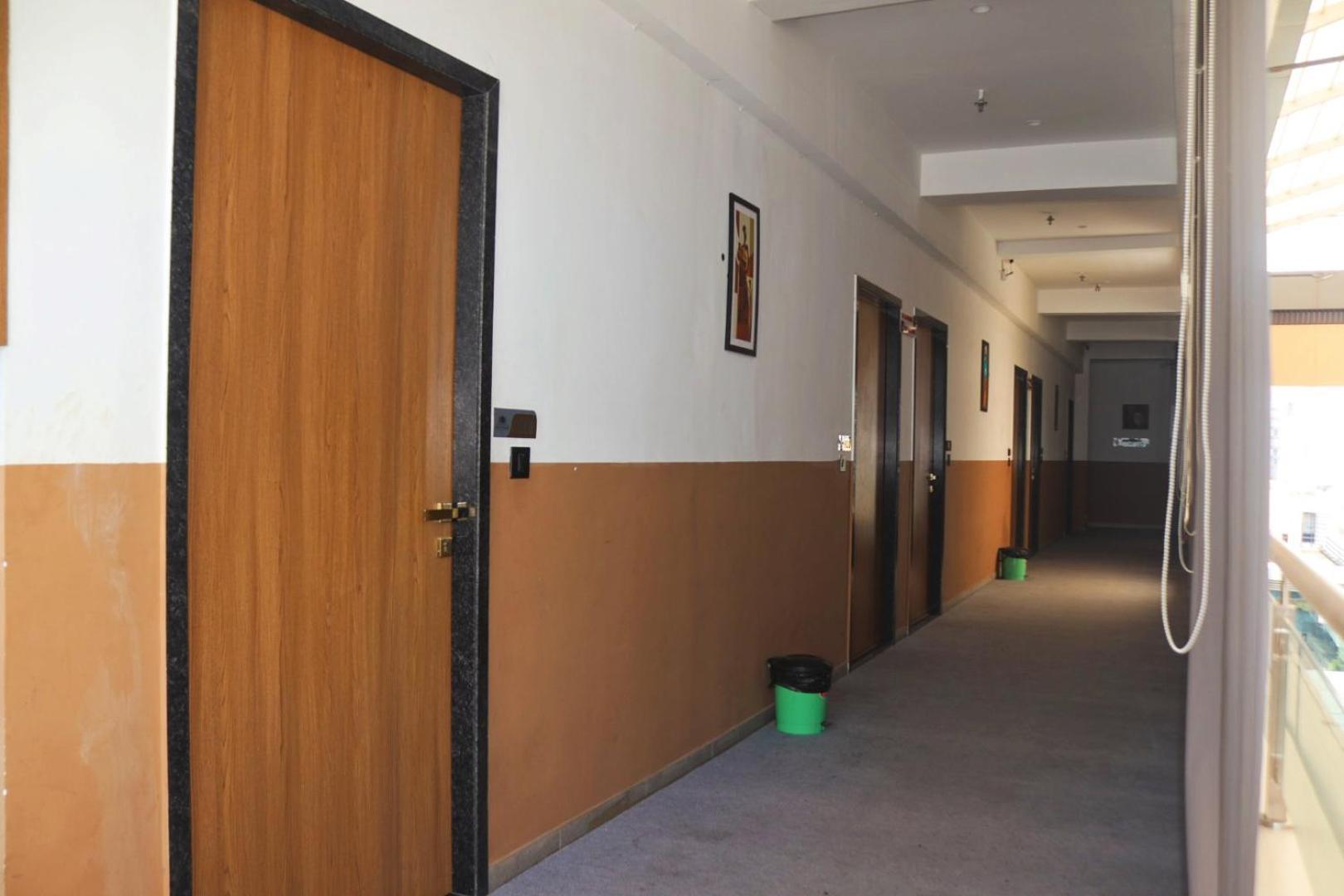 Hotel Gold Palace Inn Surat Zewnętrze zdjęcie