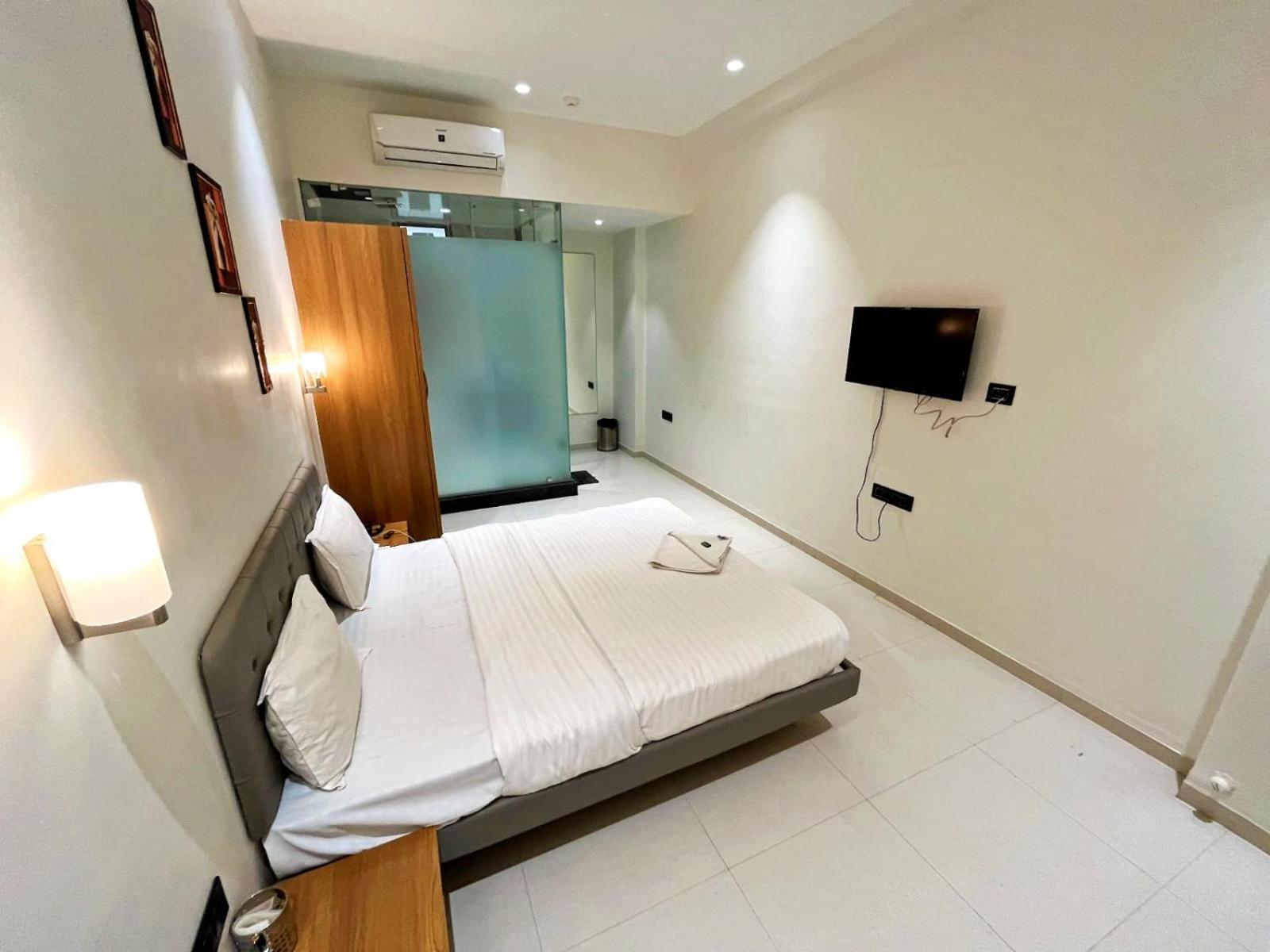 Hotel Gold Palace Inn Surat Zewnętrze zdjęcie