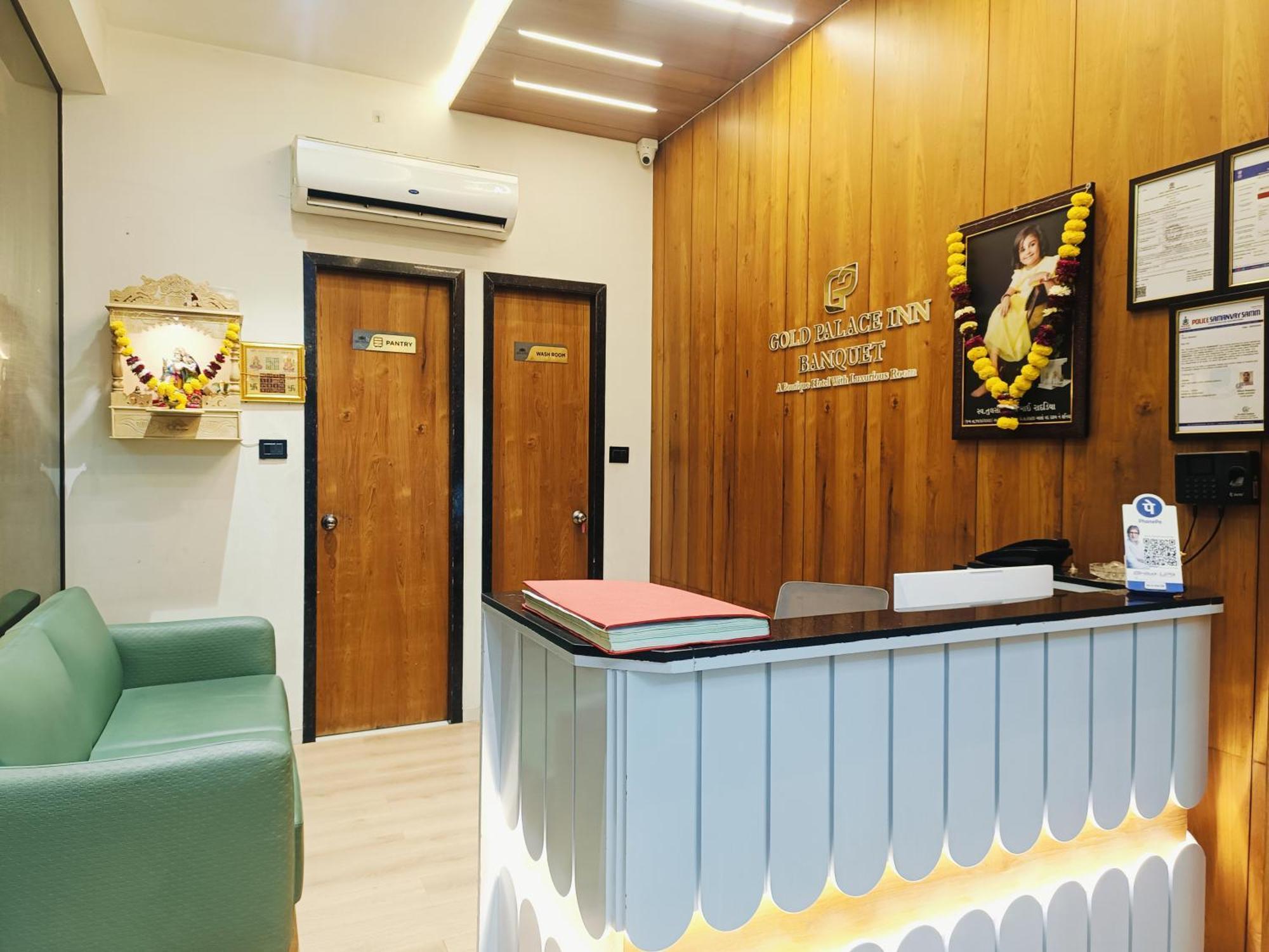 Hotel Gold Palace Inn Surat Zewnętrze zdjęcie