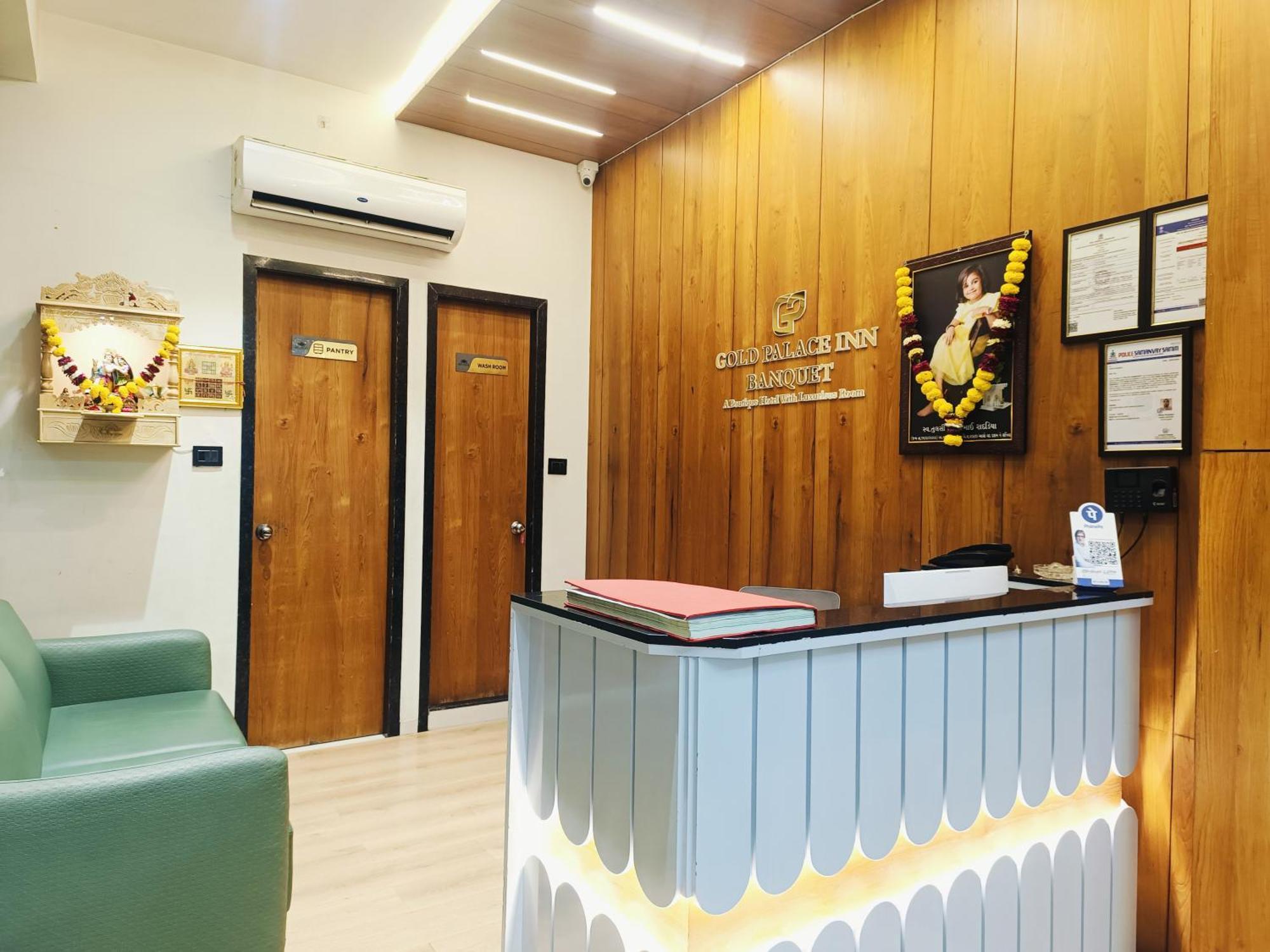 Hotel Gold Palace Inn Surat Zewnętrze zdjęcie