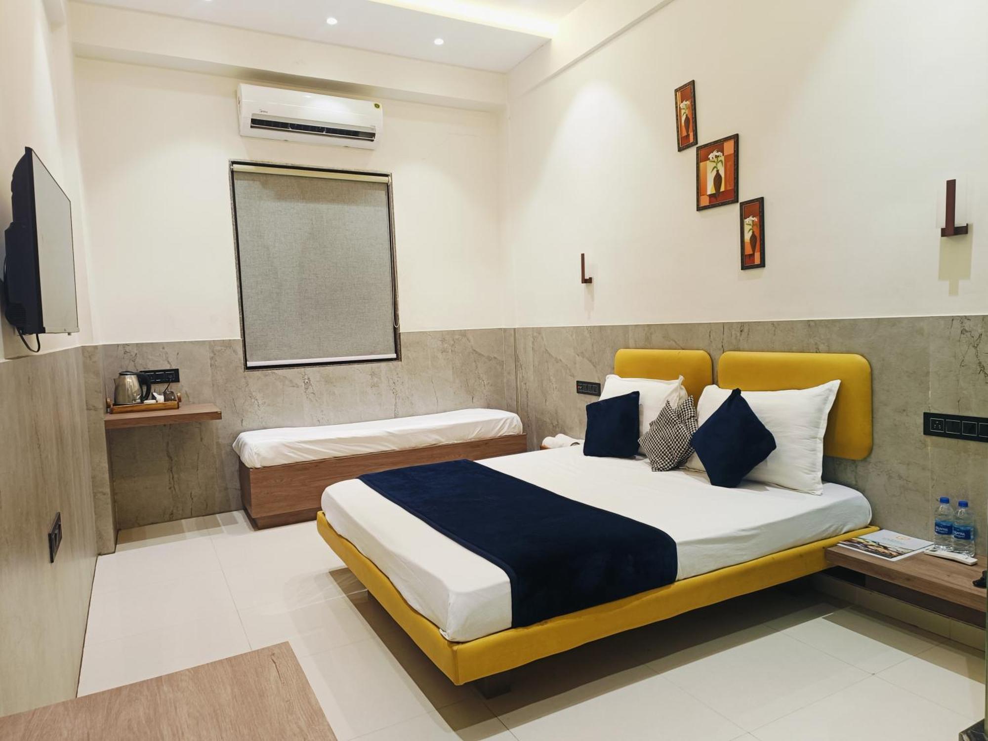 Hotel Gold Palace Inn Surat Zewnętrze zdjęcie