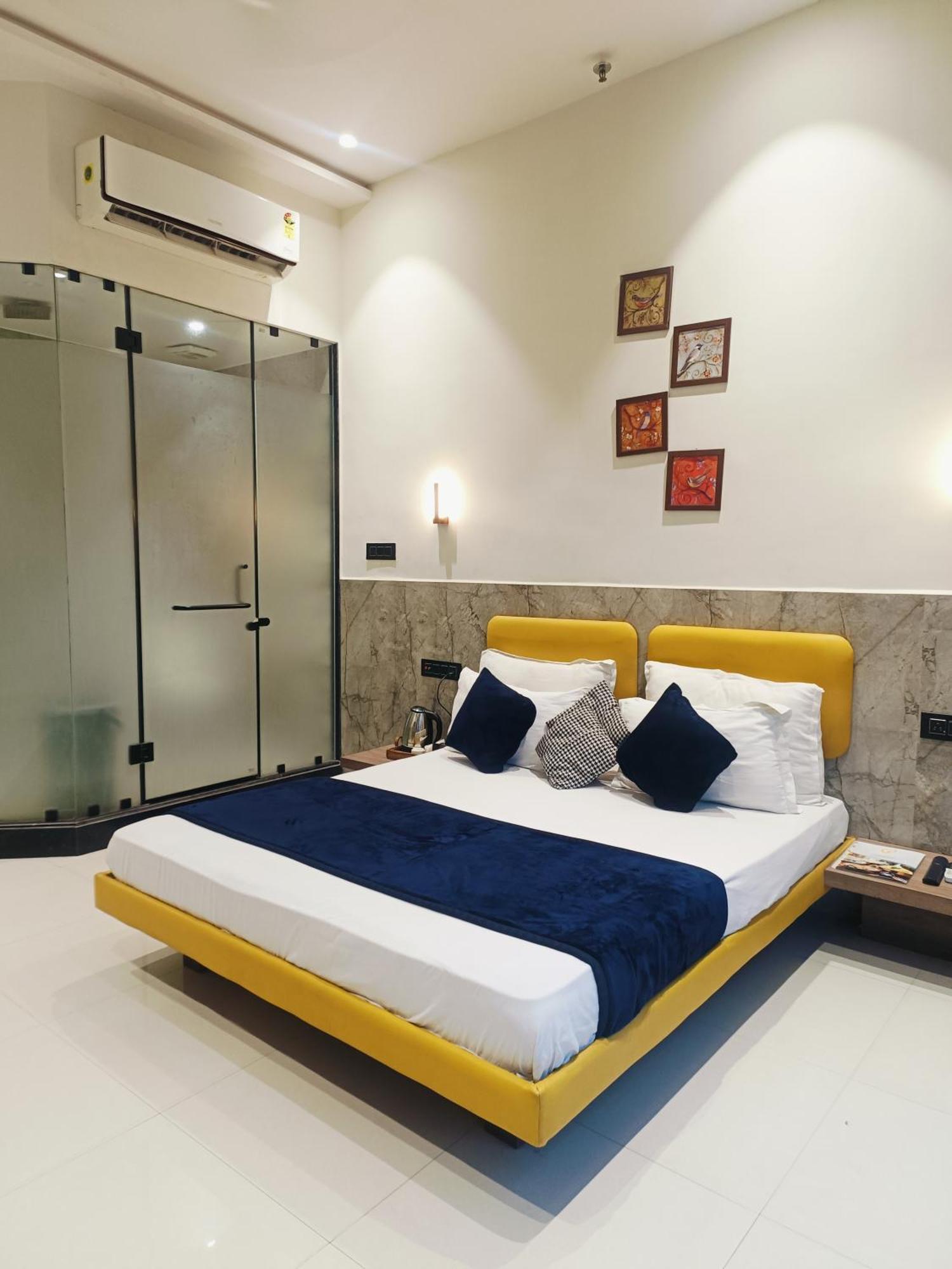 Hotel Gold Palace Inn Surat Zewnętrze zdjęcie