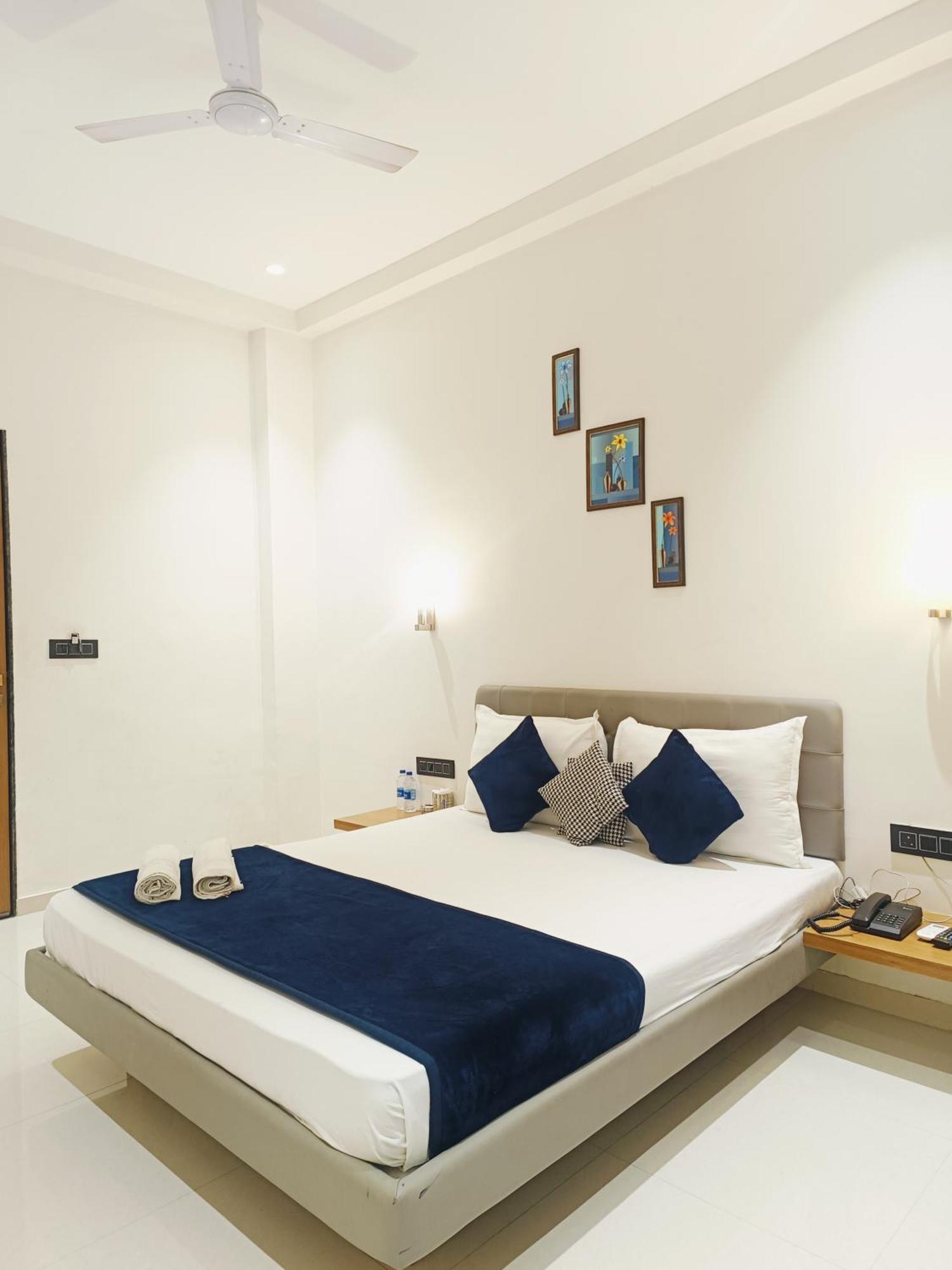 Hotel Gold Palace Inn Surat Zewnętrze zdjęcie