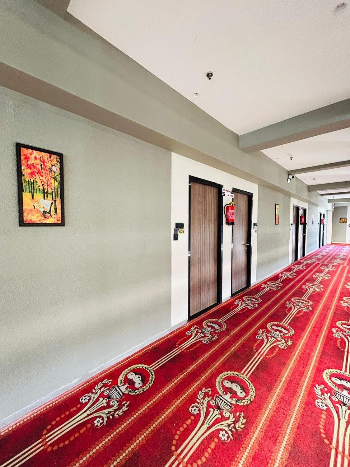 Hotel Gold Palace Inn Surat Zewnętrze zdjęcie